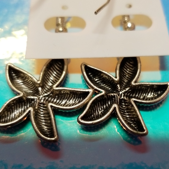 NEW! Starfish Earrings - Picture 4 of 4